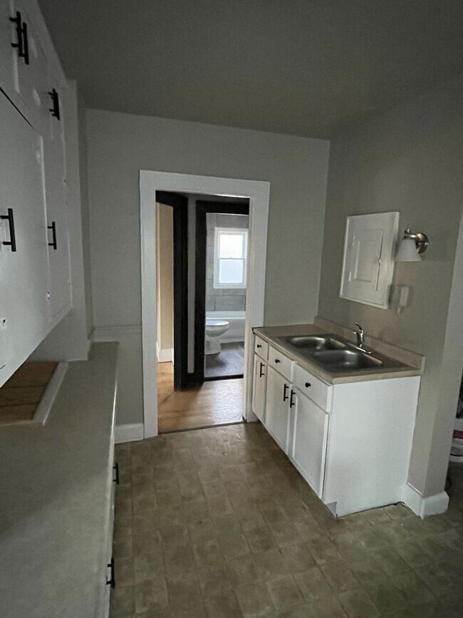 Building Photo - 2640 N 53rd Street - 2 Bedroom House