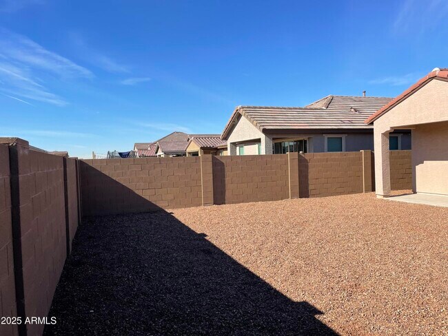Building Photo - 9137 W Sells Dr