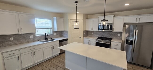 Building Photo - Atwater 5 Bedroom 3.5 Bathroom Home