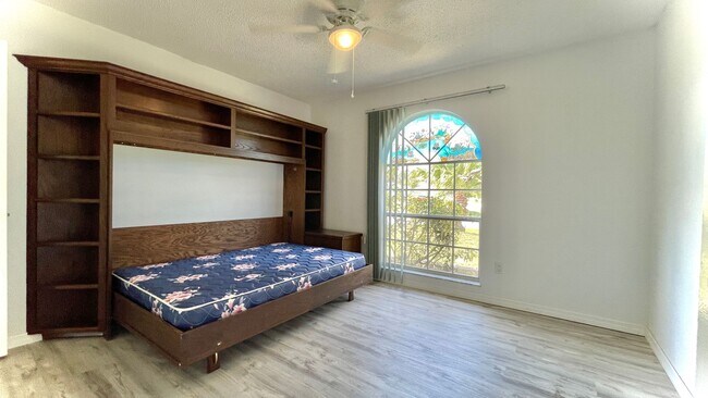 Building Photo - 3 BR , 2 Bath Annual Screened Pool Home Available