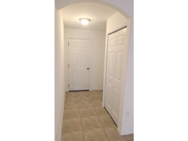 Building Photo - Updated Spacious Rental Available in Palm Coast, FL