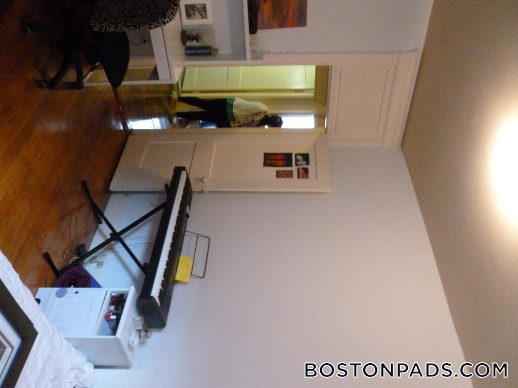 Building Photo - 46 Westland Ave