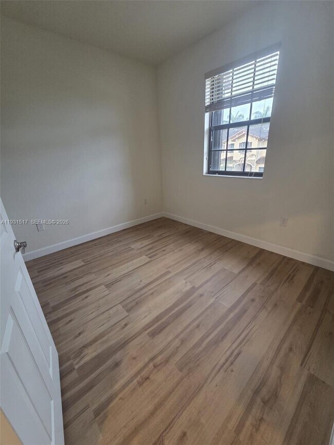 Building Photo - 105 SE 33rd Terrace