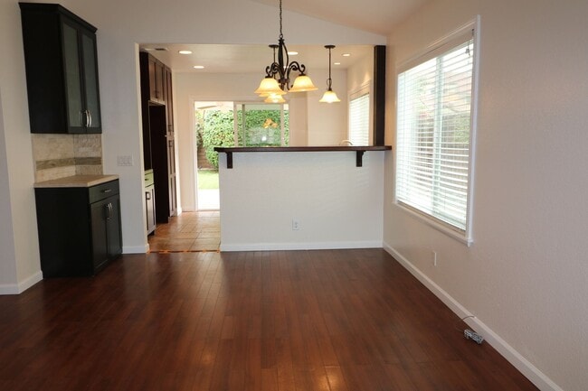 Building Photo - Gorgeous 2/Bed, 2/Bath Home in Simi Valley!