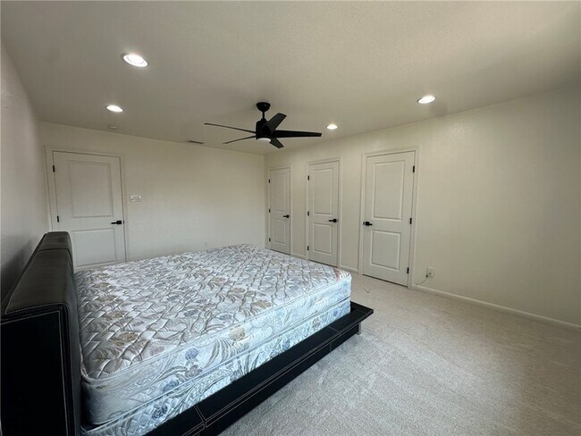 Building Photo - 301 Bermuda Pl