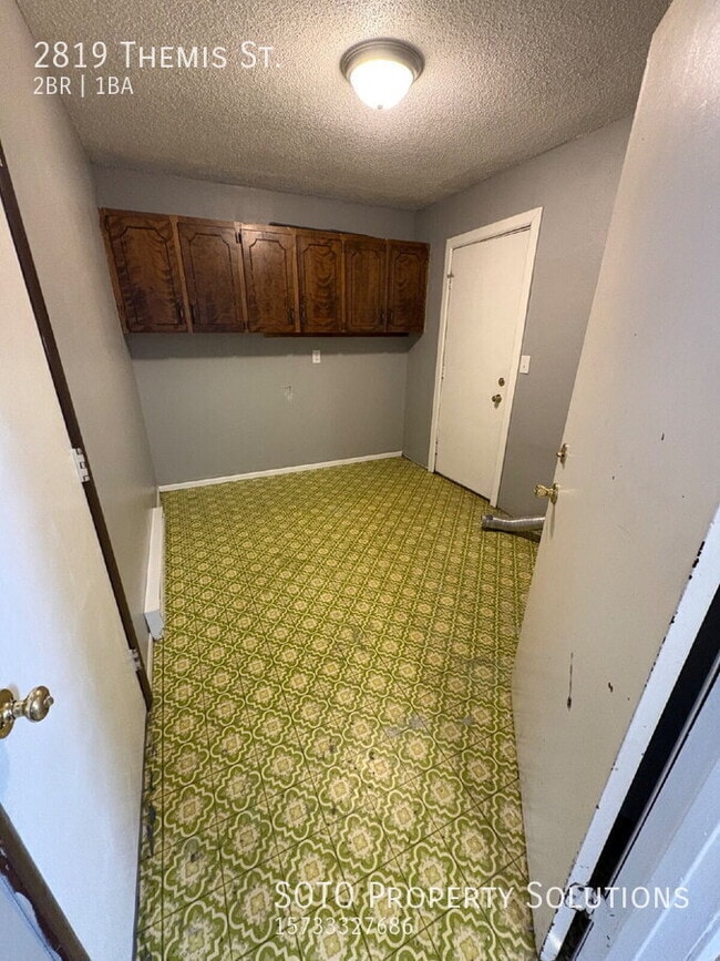 Building Photo - 2819 Themis St