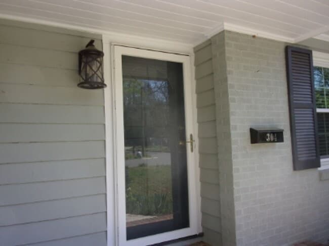 Building Photo - Charming 2 Bedroom 1 Bath Home in the Highly Desirable College Avenue Neighborhood