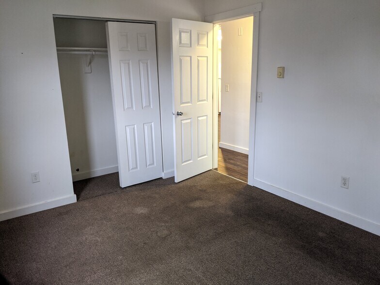 Master Bedroom - 1227 Hilltop Dr