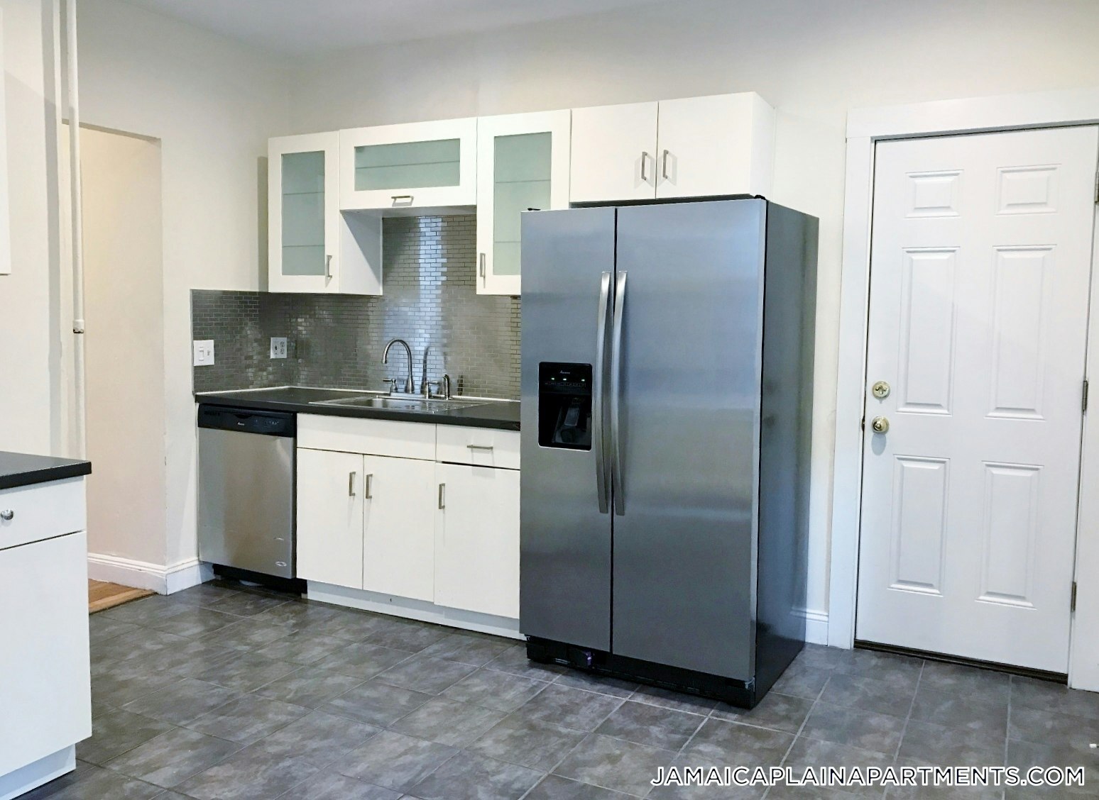 Building Photo - 108 Hyde Park Ave