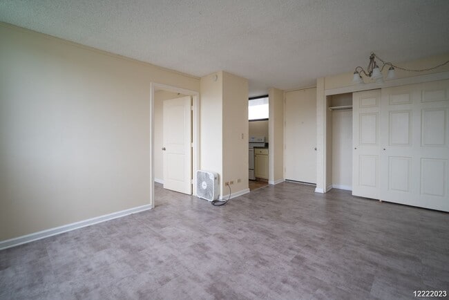 Building Photo - CONVENIENTLY LOCATED 1BR/1BA/1PKG UNIT IN THE CENTRE COURT CONDOMINIUM IN HALAWA