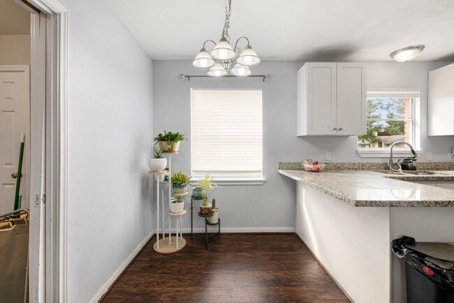 Building Photo - 6019 Cartagena St