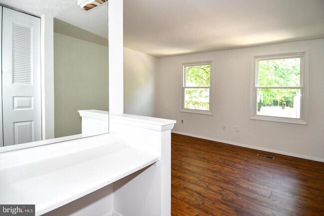 Building Photo - 8335 Windfall Rd