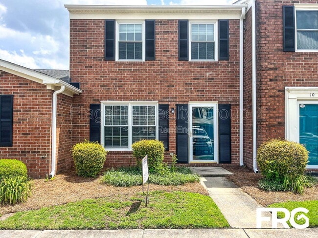 Building Photo - 2700 Thackery Rd