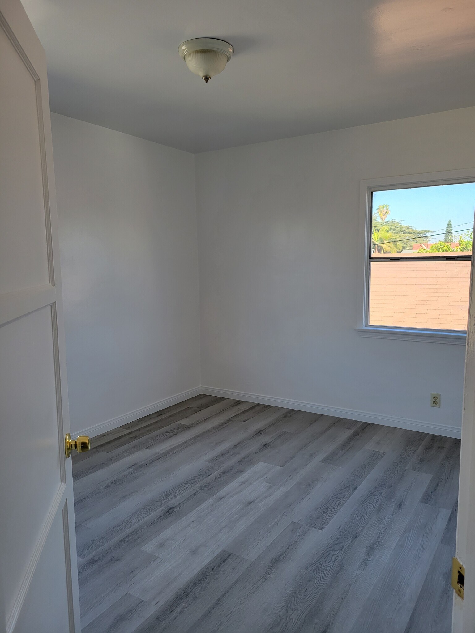 Building Photo - 2416 Flower St
