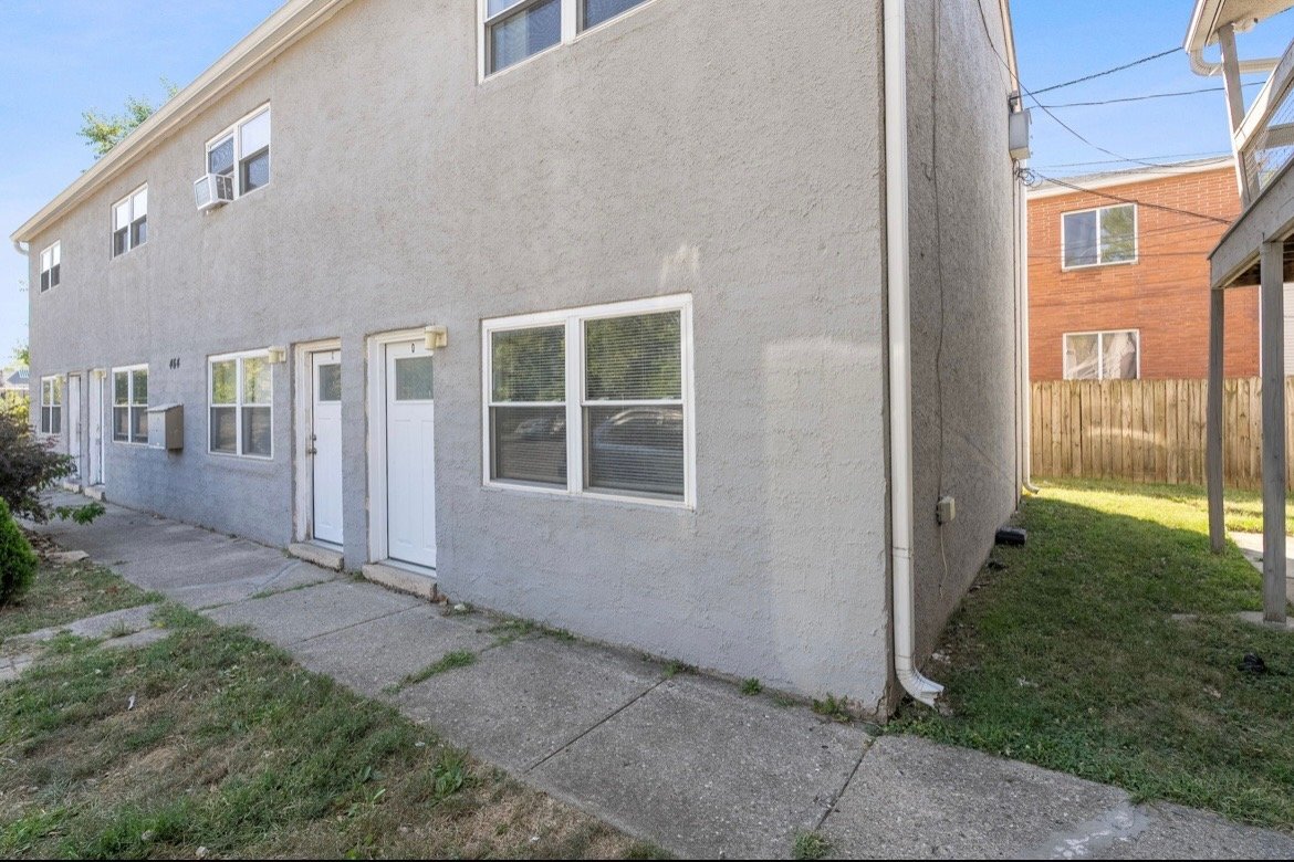 Building Photo - 464 E Norwich Ave
