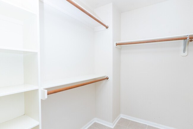 Building Photo - 18323 Water Mill Dr