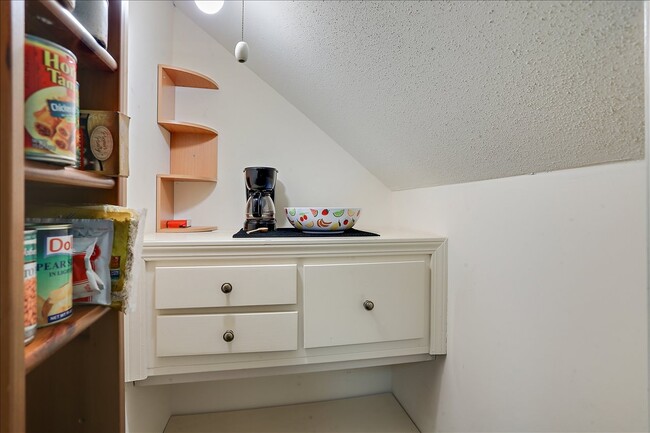 Building Photo - 1332 Roxbury Ct