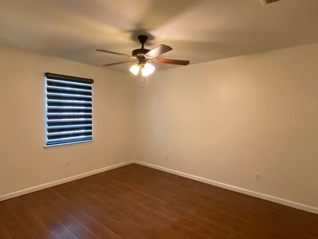 Building Photo - ***$500 off First Full Months rent with mo...