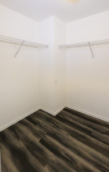 Building Photo - 7609 Rushmore Way NE