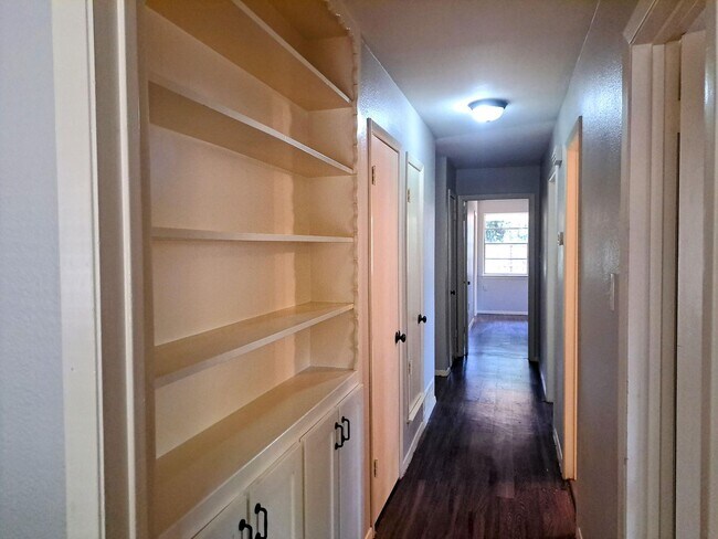 Building Photo - 56041 Glenwick Ln