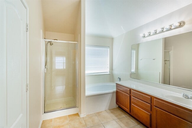 Building Photo - 24807 Lazy Tee Ln