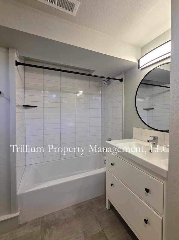 Building Photo - 7020 NE 17th Ave