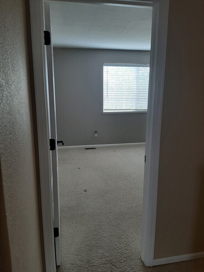 upstairs master - 14219 Woodrock Path