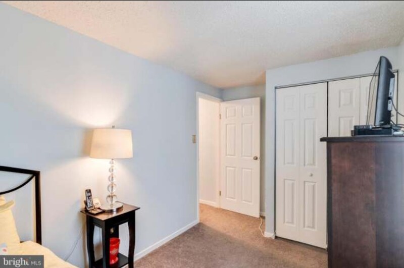 Building Photo - 1812 N Spring St