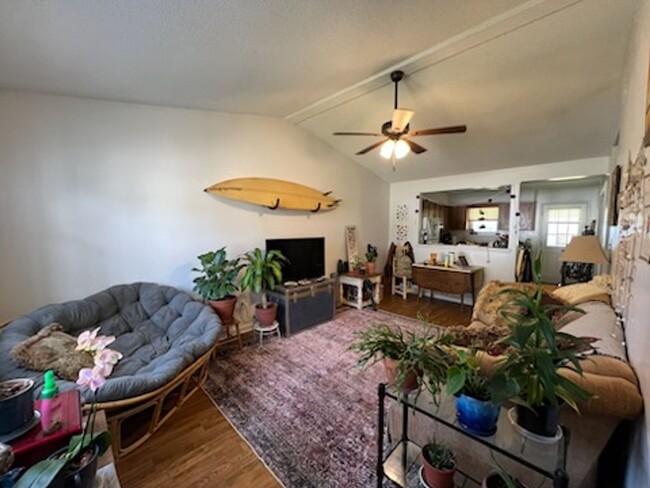 Building Photo - 2 Bed / 1 Bath Duplex – Close to Base!