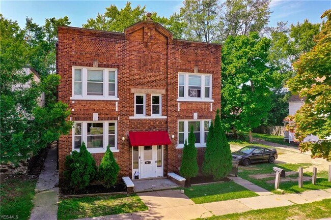 Primary Photo - 1672 Lockwood Ave