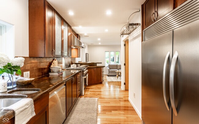 Building Photo - 5758 Wildwood Ave