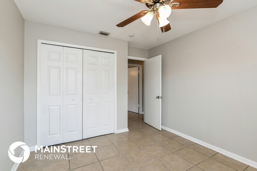 Building Photo - 5695 Oak Hill Manor Dr