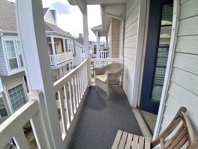 Building Photo - 986 900 E