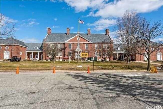 Building Photo - 32 Grove St