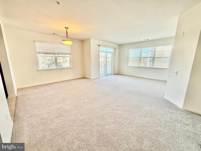 Building Photo - 20013 Newry Dr