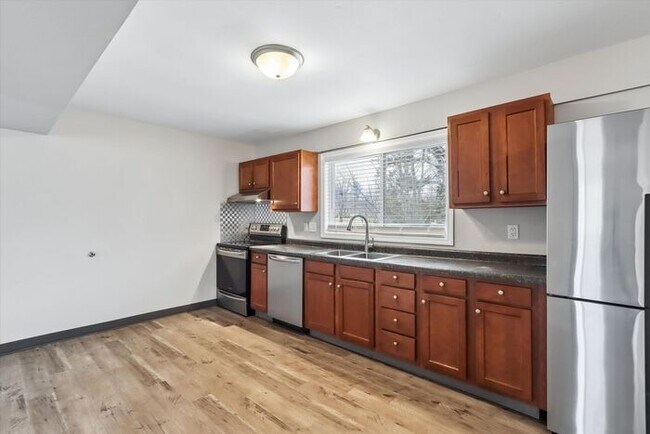 Building Photo - $1,750 | 3 Bedroom, 1 Bathroom Top Floor Duplex | No Pets | Available for Immediate Move-In!
