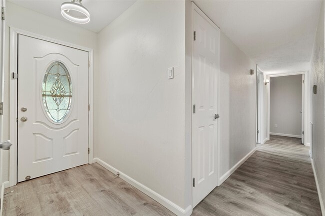 Building Photo - 5316 Yager Dr