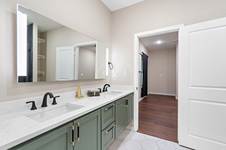 Building Photo - 2514 Carpenter Ave