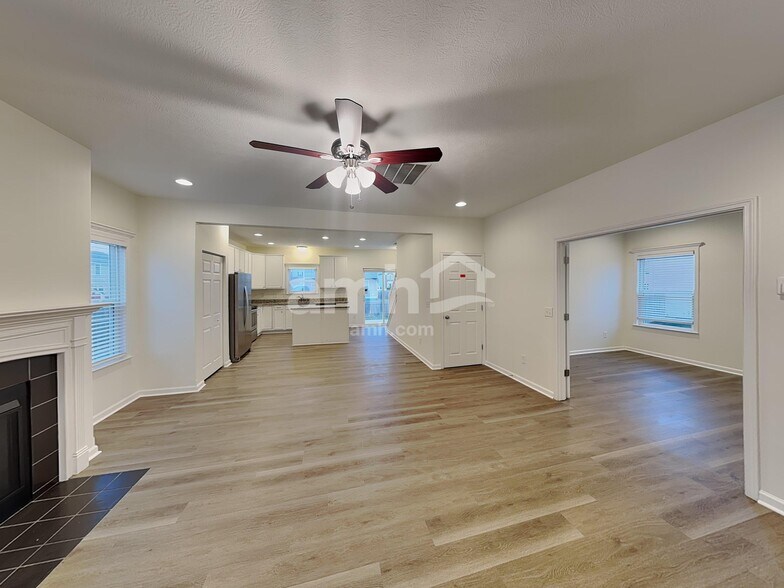 Building Photo - 524 Corbel Dr