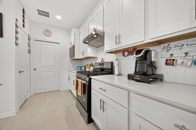 Building Photo - 8047 Prospect Dr