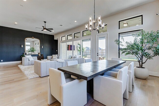 Building Photo - 7606 Redwoods Frst Dr