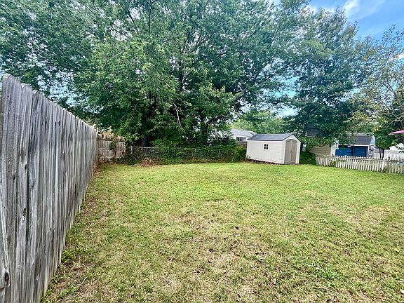 Building Photo - 106 Lark Cir