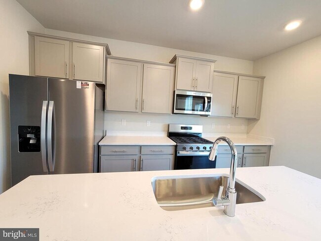 Building Photo - 754 Union St