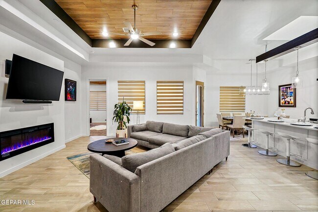 Building Photo - 2300 Tierra Zaria