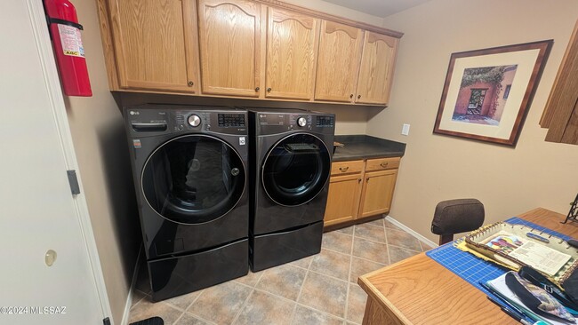 Building Photo - 39019 S Moonwood Dr