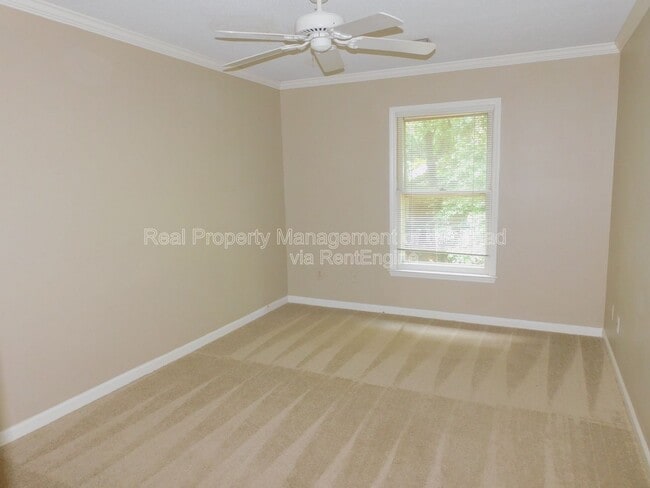 Building Photo - 22 Milpond Ln