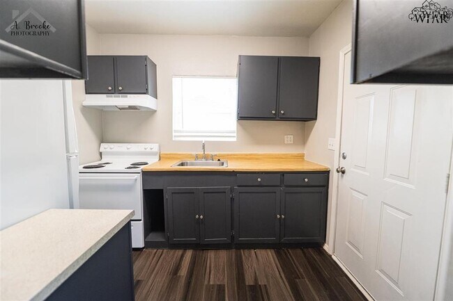 Building Photo - 2172 Ave L