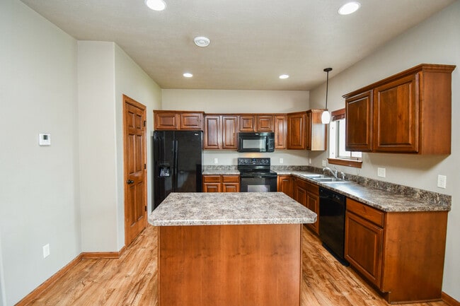 Building Photo - 8413 W 53rd St