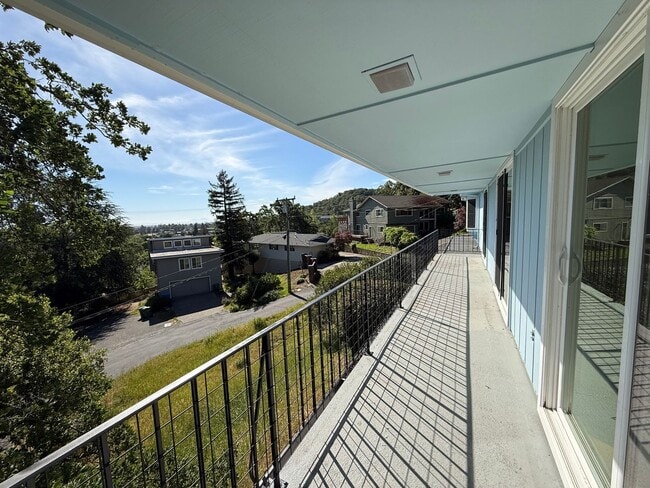 Building Photo - SPACIOUS 3BR/3BA NOVATO HOME WITH FLEXIBLE FLOORPLAN, LARGE FAMILY ROOM AND BONUS AREAS, GREAT OU...