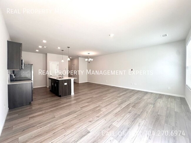 Building Photo - 58 Woodsdale Pl SE